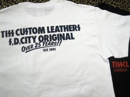 TISS CUSTOM LEATHERS 25TH ANNIVERSARY S/S T-SHIRT(WHITE x NAVY)(即納品)