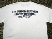 TISS CUSTOM LEATHERS 25TH ANNIVERSARY S/S T-SHIRT(WHITE x NAVY)(即納品)