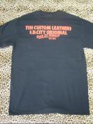 TISS CUSTOM LEATHERS 25TH ANNIVERSARY S/S T-SHIRT(BLACK)(即納品)